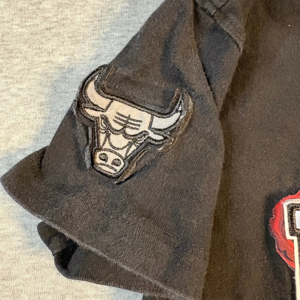 Pro Standard Chicago Bulls Rose Patch T-Shirt Kids 4T Black NBA Basketball Tee - Picture 3 of 11